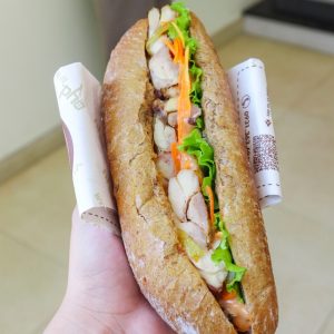 bánh mì gà nướng